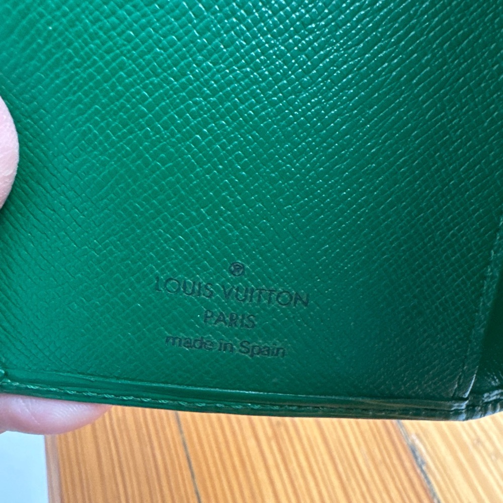 Authentic Louis Vuitton Green Epi wallet-paint has been touched up on int/ext - Picture 7 of 13